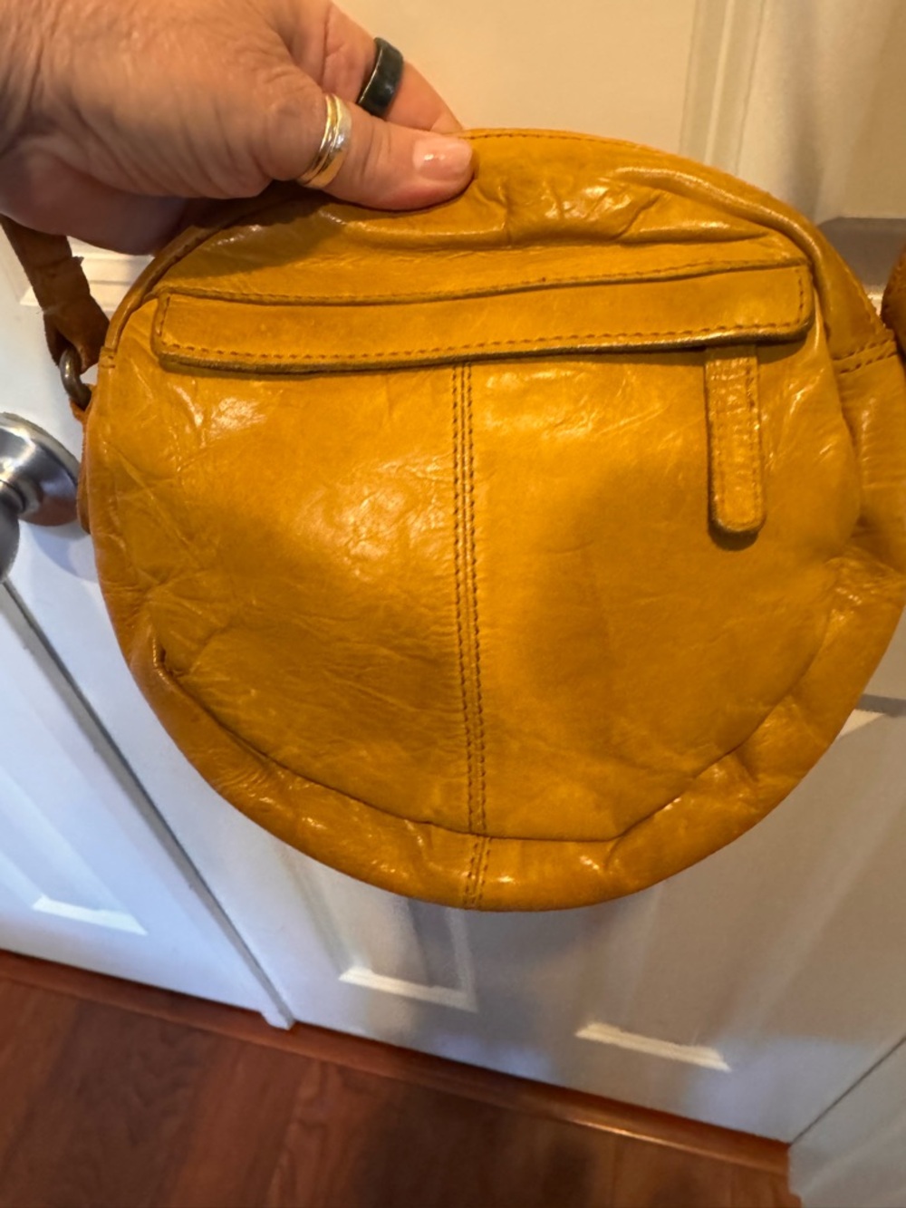 Vilencia Woven Leather  Round Crossbody Bag - Picture 6 of 16